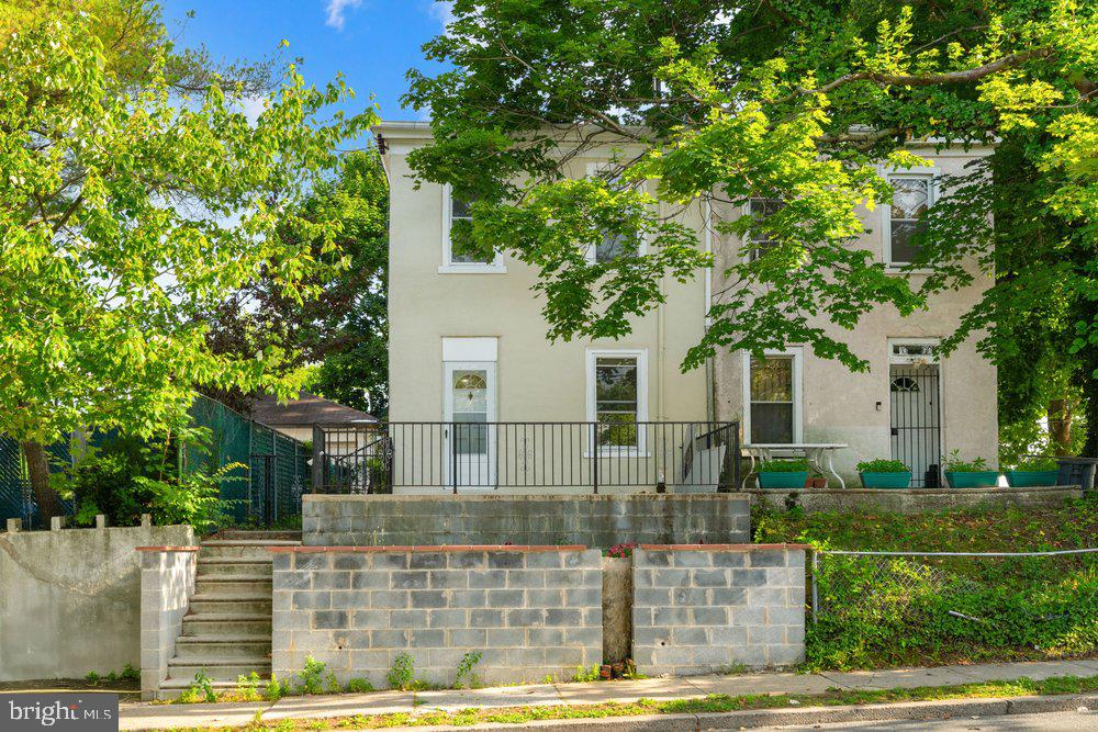 Welcome to 1364 W Spencer Street, a beautifully updated 3-bedroom, 1-bathroom home offering comfort, style, and convenience. This move-in-ready property features a brand-new kitchen with modern cabinetry and finishes, a fully renovated bathroom, fresh paint throughout, and new flooring and carpeting that give the home a clean and inviting feel.

The spacious layout provides comfortable living areas and well-sized bedrooms with plenty of natural light. Recent updates throughout the home make it an excellent choice for tenants seeking a modern living space without sacrificing charm.

Conveniently located near public transportation, shopping, schools, and major roadways, this home offers easy access to everything Philadelphia has to offer.

Property Features:

3 Bedrooms
1 Full Bathroom
Brand-New Kitchen
Fully Renovated Bathroom
New Flooring and Carpet
Fresh Paint Throughout
Spacious Layout
Convenient Philadelphia Location
Close to Public Transportation, Shopping, and Major Commuter Routes

Schedule your showing today.