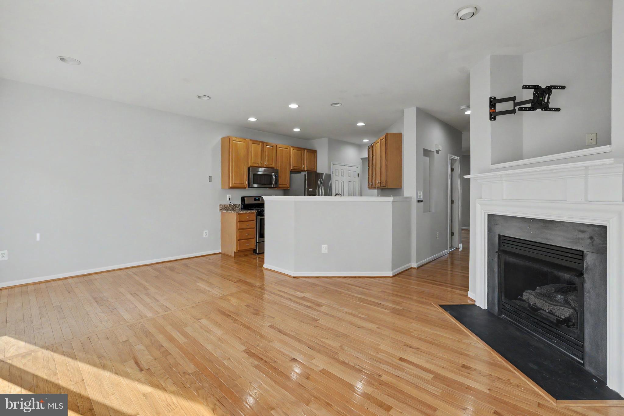 POTOMAC LAKES - Residential