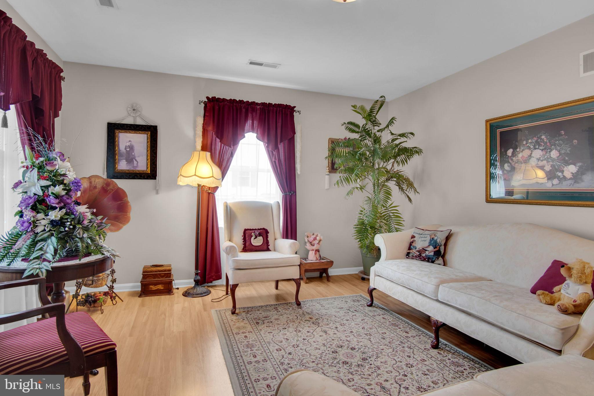 ROTH'S FARM VILLAGE - Residential