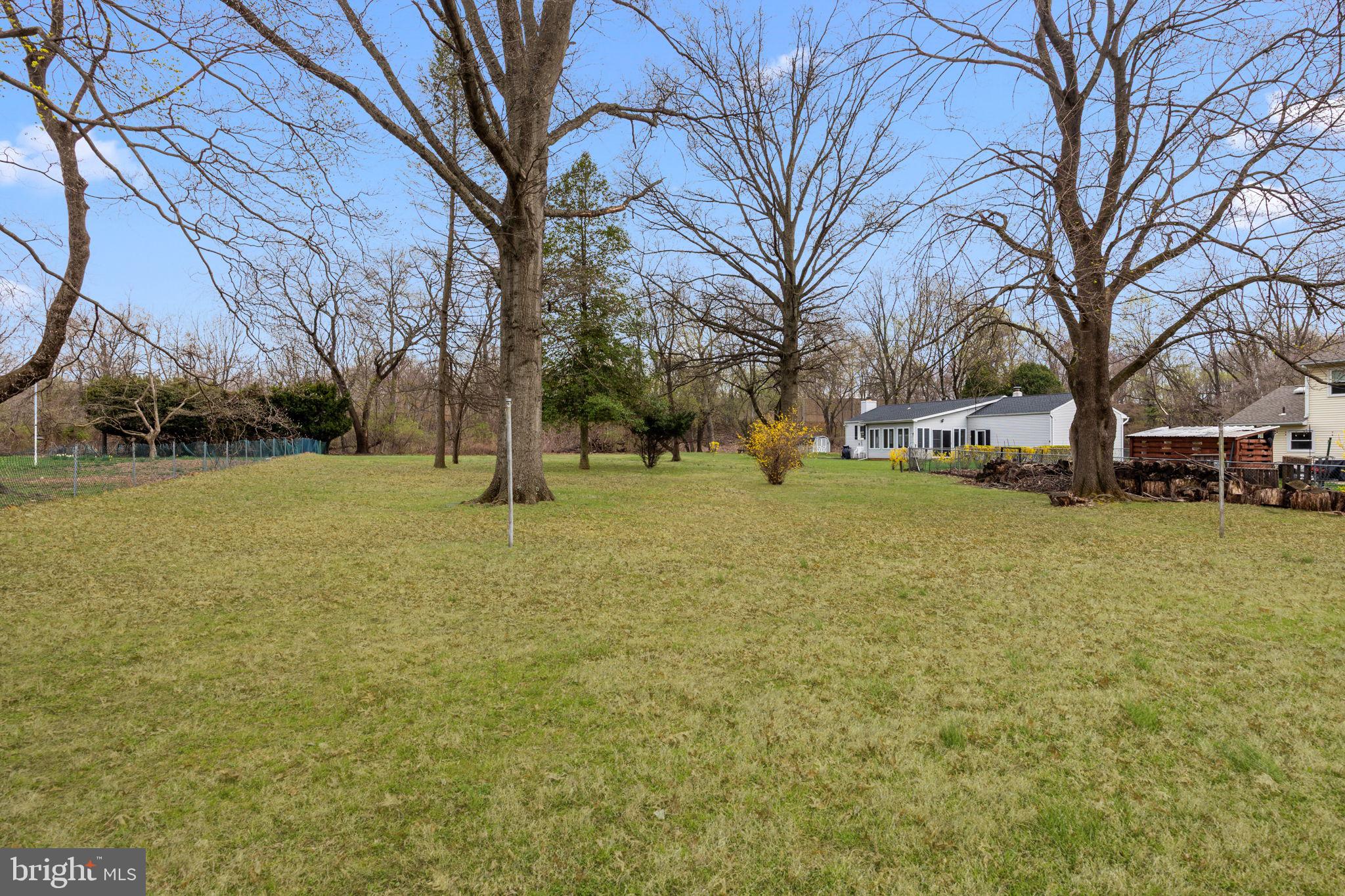 MAKEFIELD VILLAGE - Residential