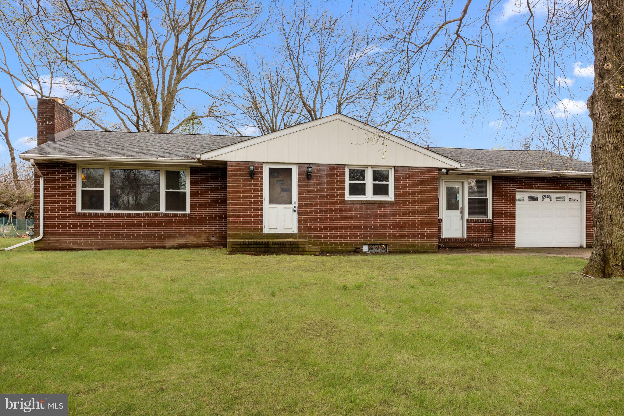 MAKEFIELD VILLAGE - Residential