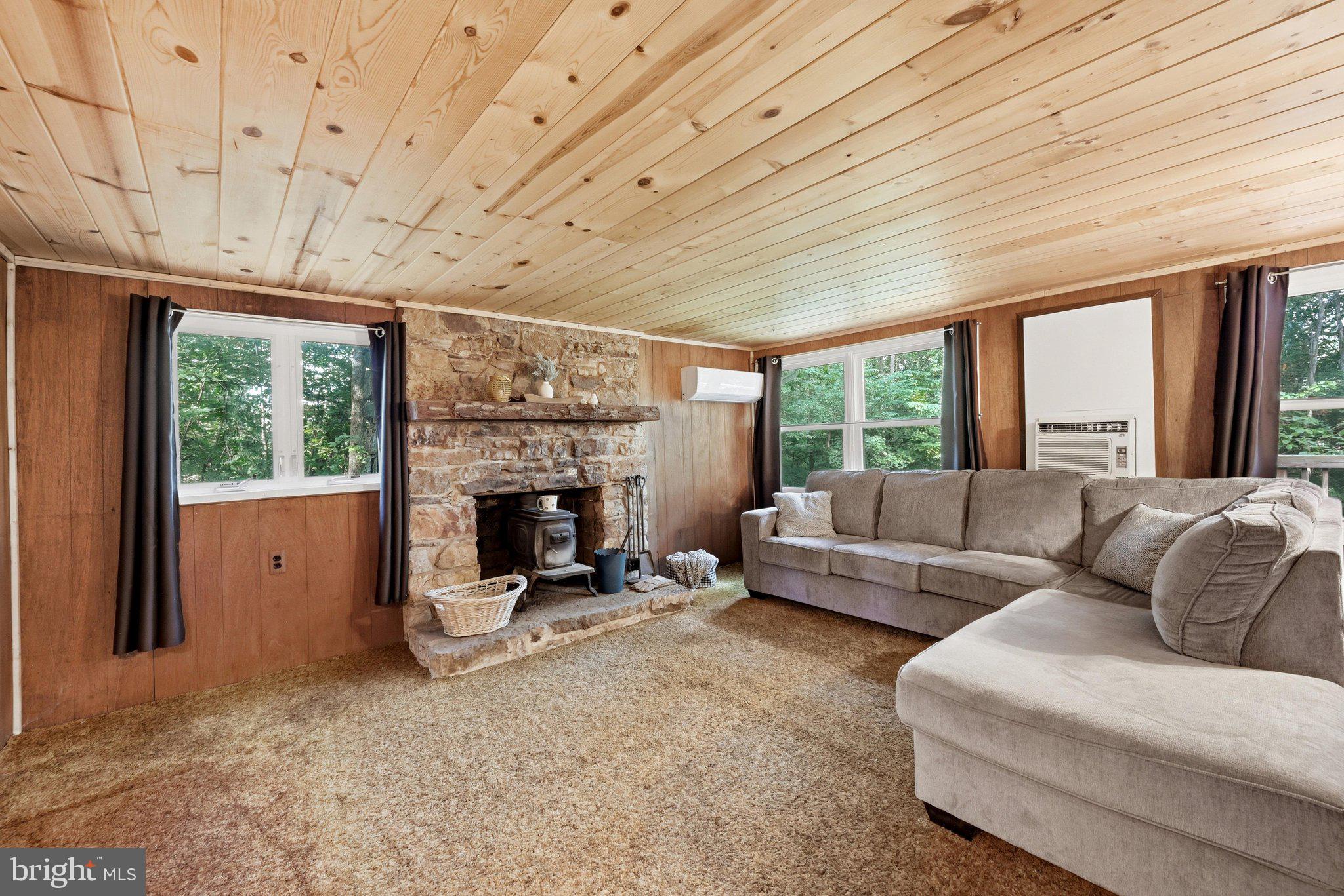 SHAWNEELAND - Residential