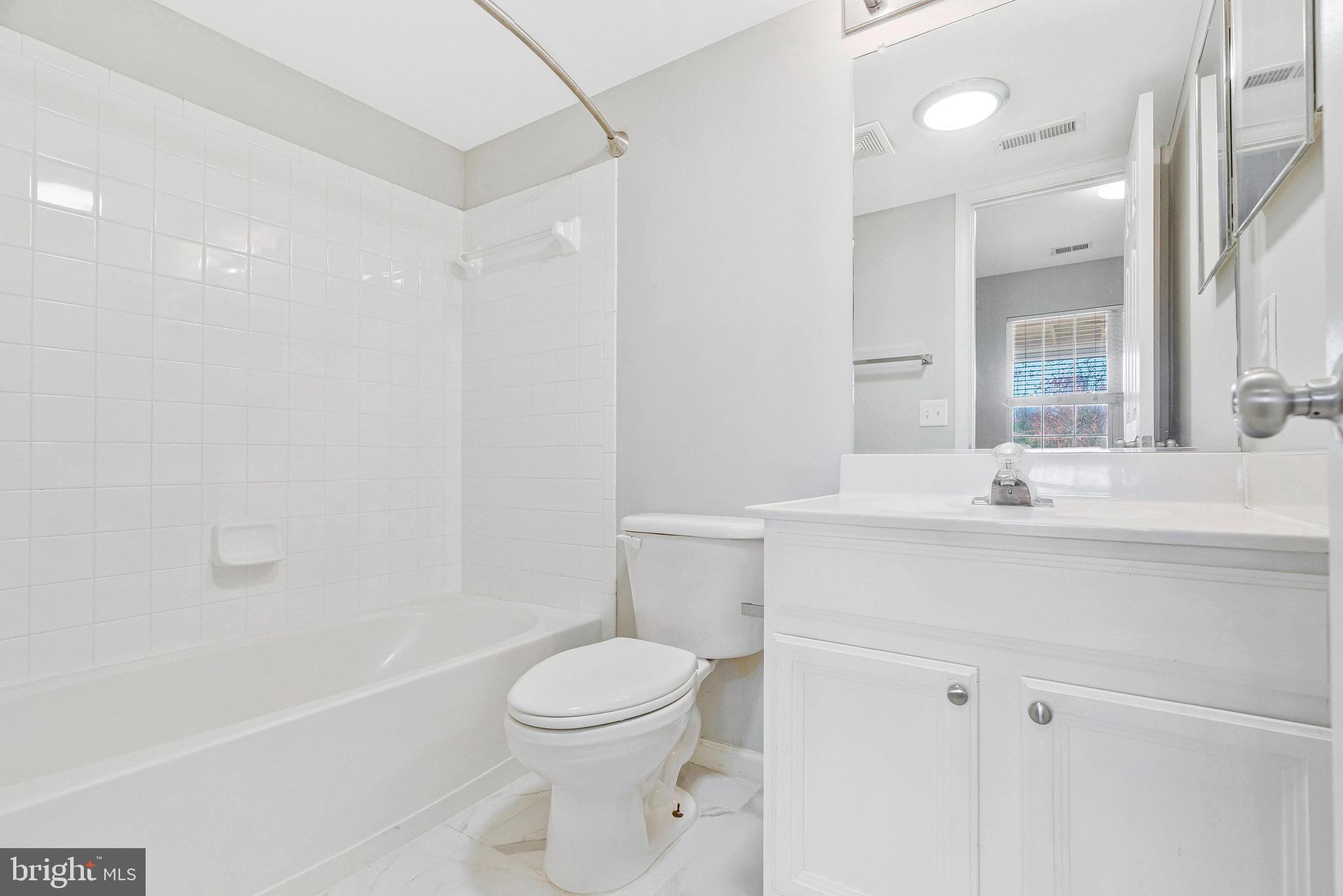 NORTHLAKE - Residential Lease