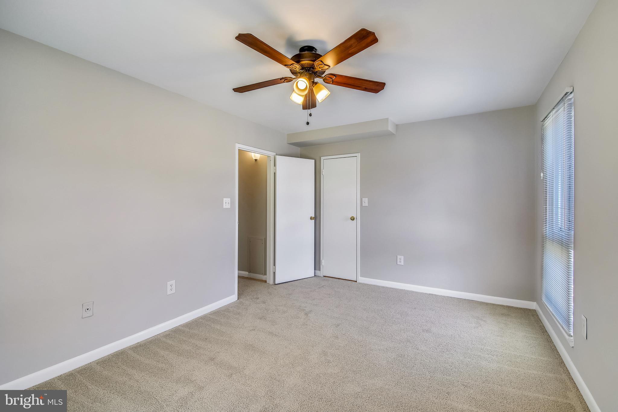 CAMELBACK VILLAGE - Residential