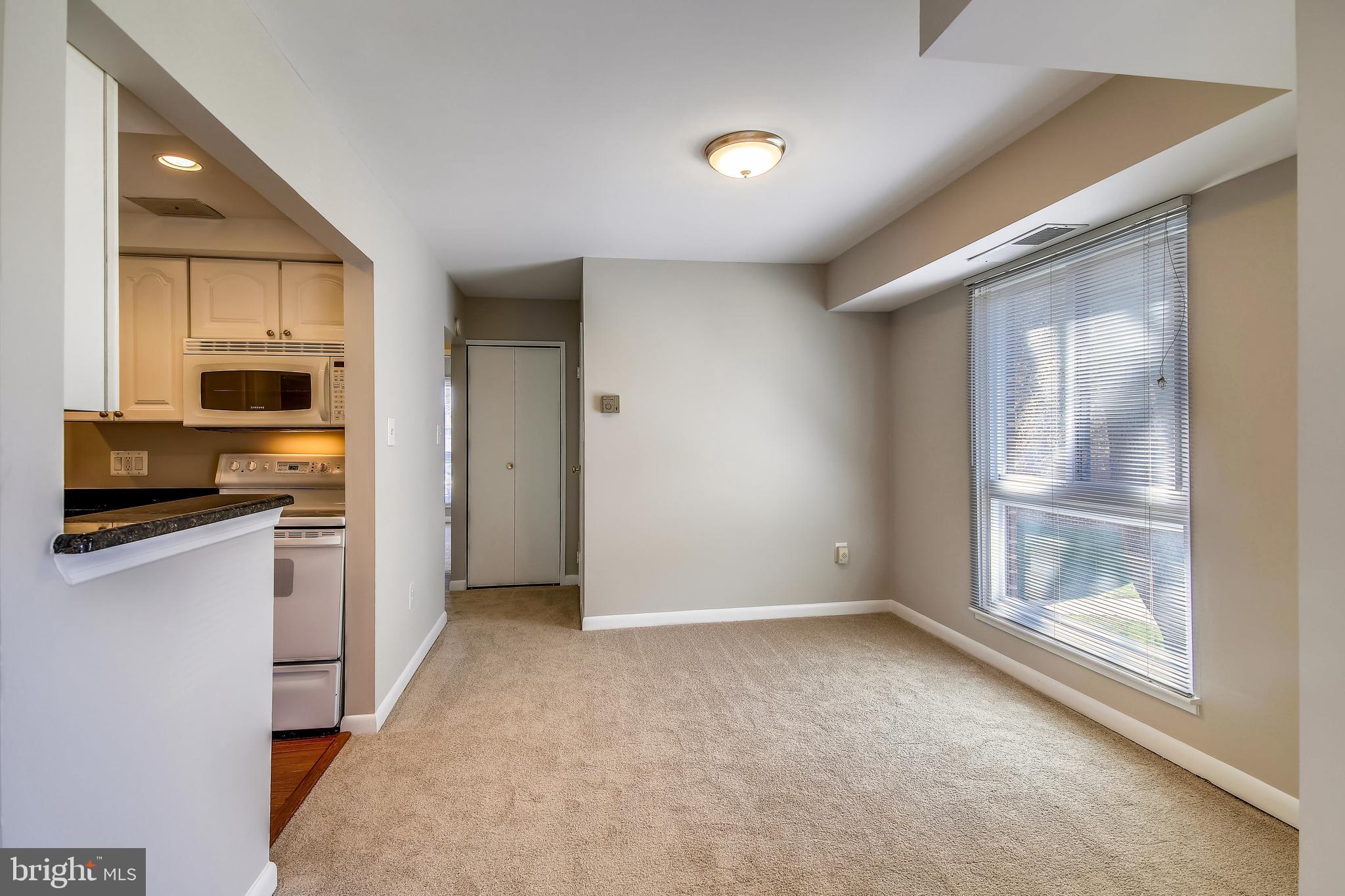 CAMELBACK VILLAGE - Residential