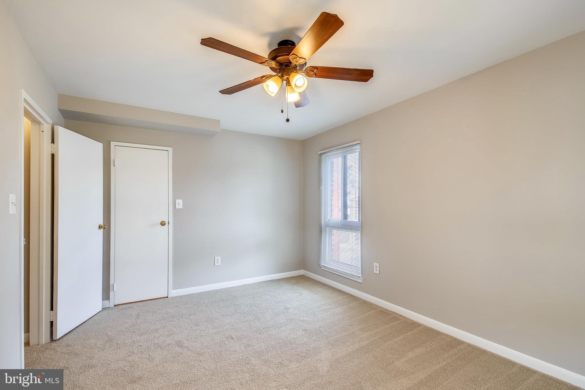 CAMELBACK VILLAGE - Residential
