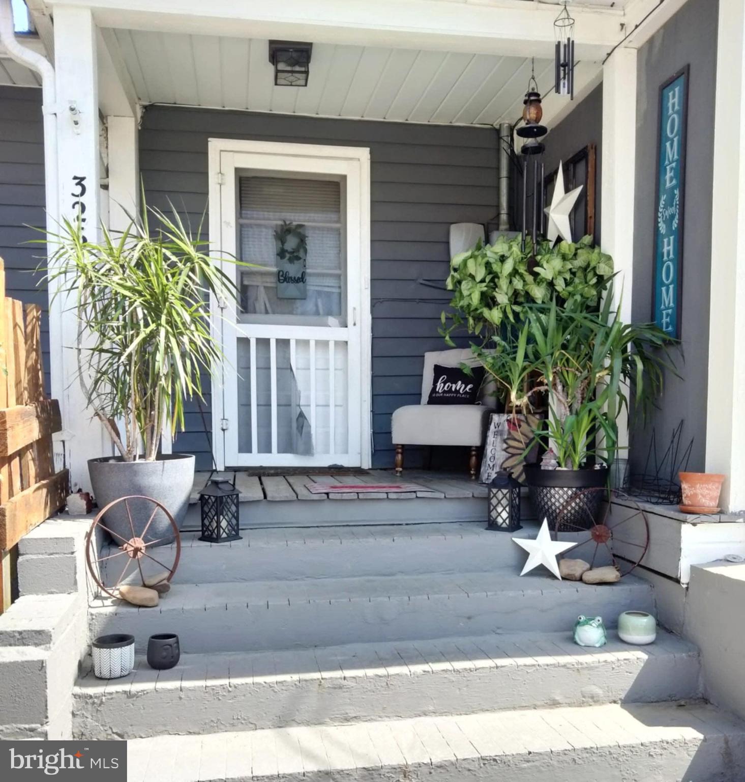 This beautifully remodeled 3 bedroom, 2.5 bath home also features an additional multifunctional room—perfect for an office, playroom, guest space, or a non-conforming bedroom. Stunning reclaimed wood accents add warmth and character throughout the main living areas.
Outside, enjoy covered off-street parking plus an extra lot offering plenty of space for a small garden, play set, or even a charming chicken coop 🐔🌱. All of this within walking distance to Main Street—grab coffee from a local favorite or take care of daily errands with ease.