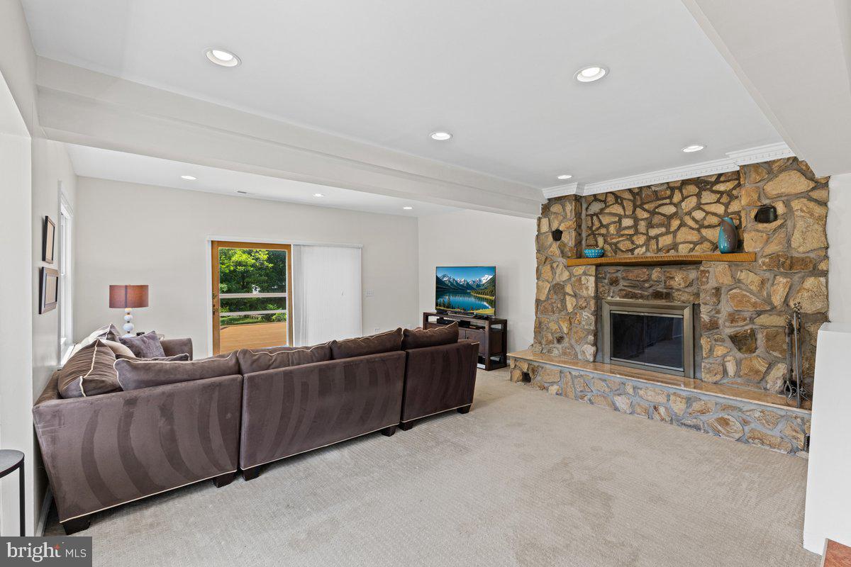 MEADOW BROOK - Residential