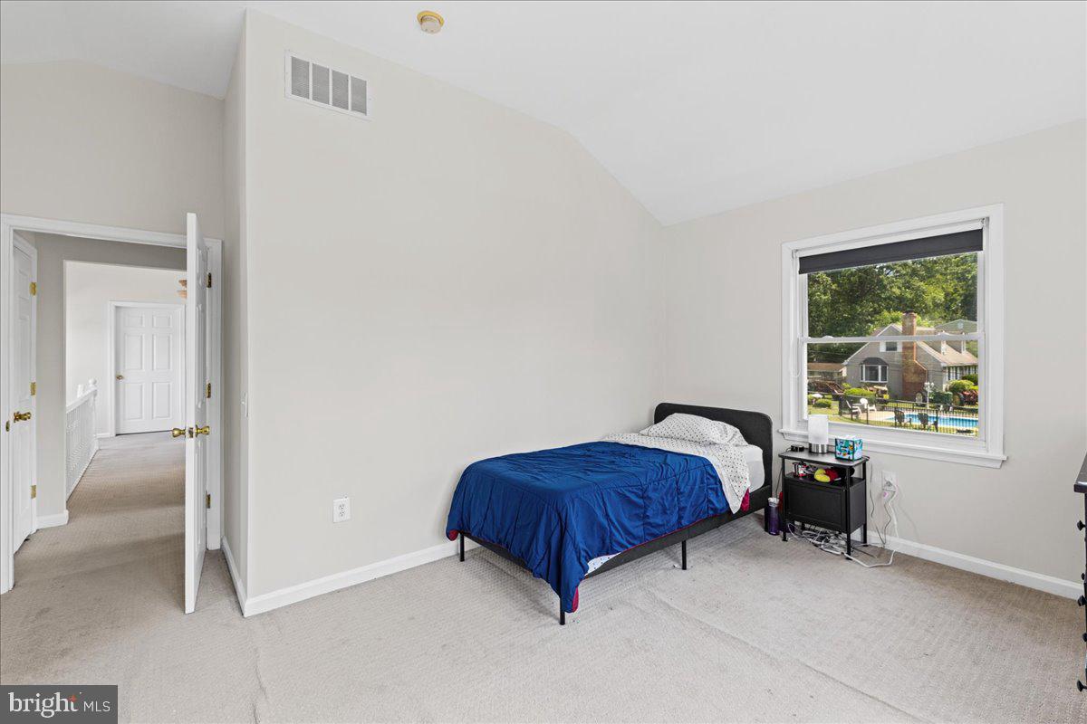 MEADOW BROOK - Residential