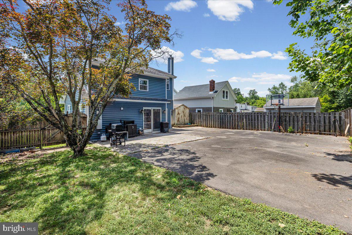 MEADOW BROOK - Residential