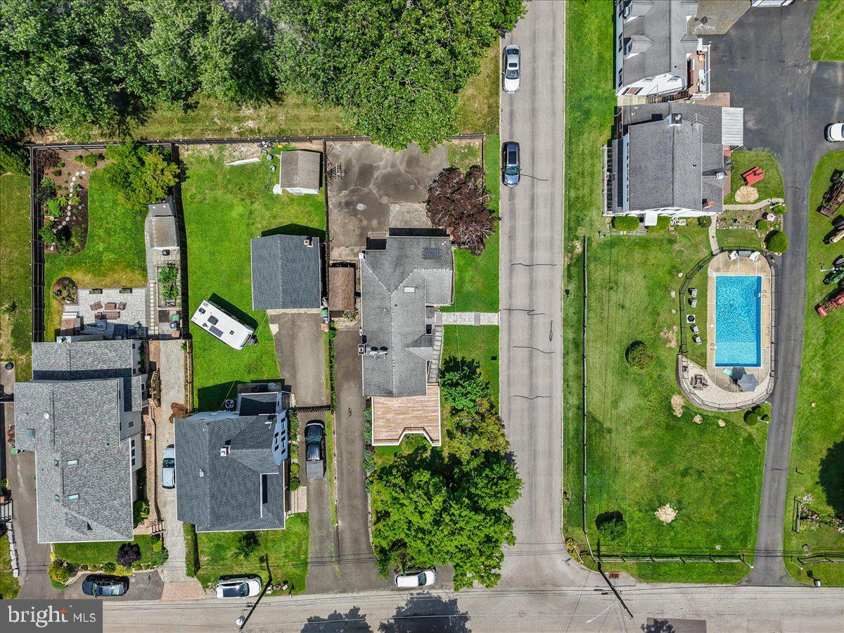 MEADOW BROOK - Residential