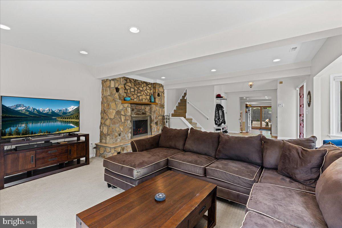 MEADOW BROOK - Residential
