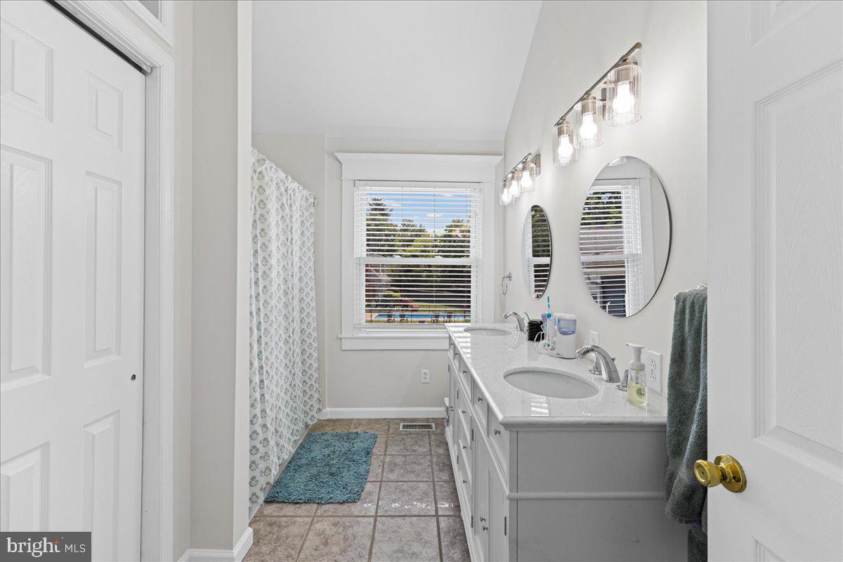 MEADOW BROOK - Residential