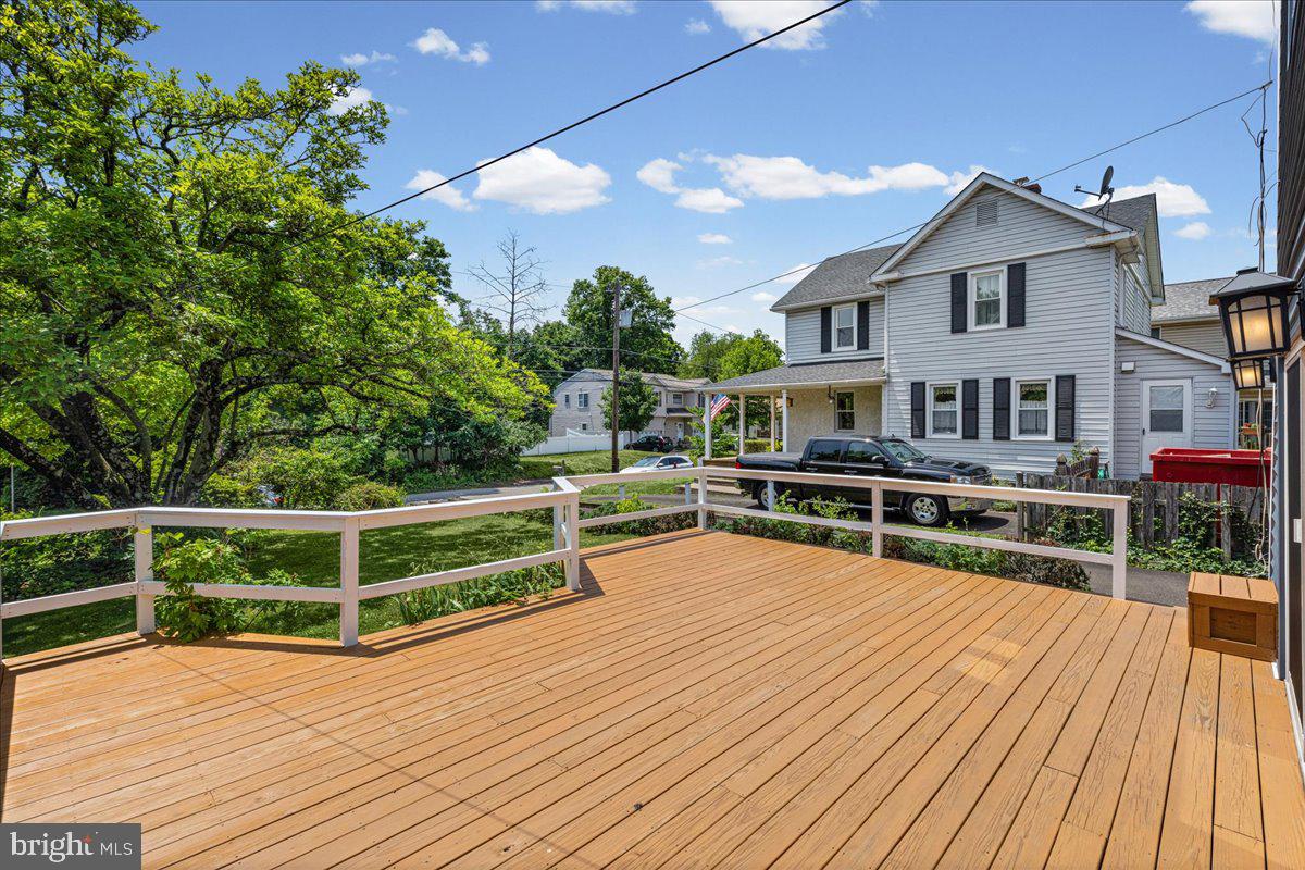 MEADOW BROOK - Residential