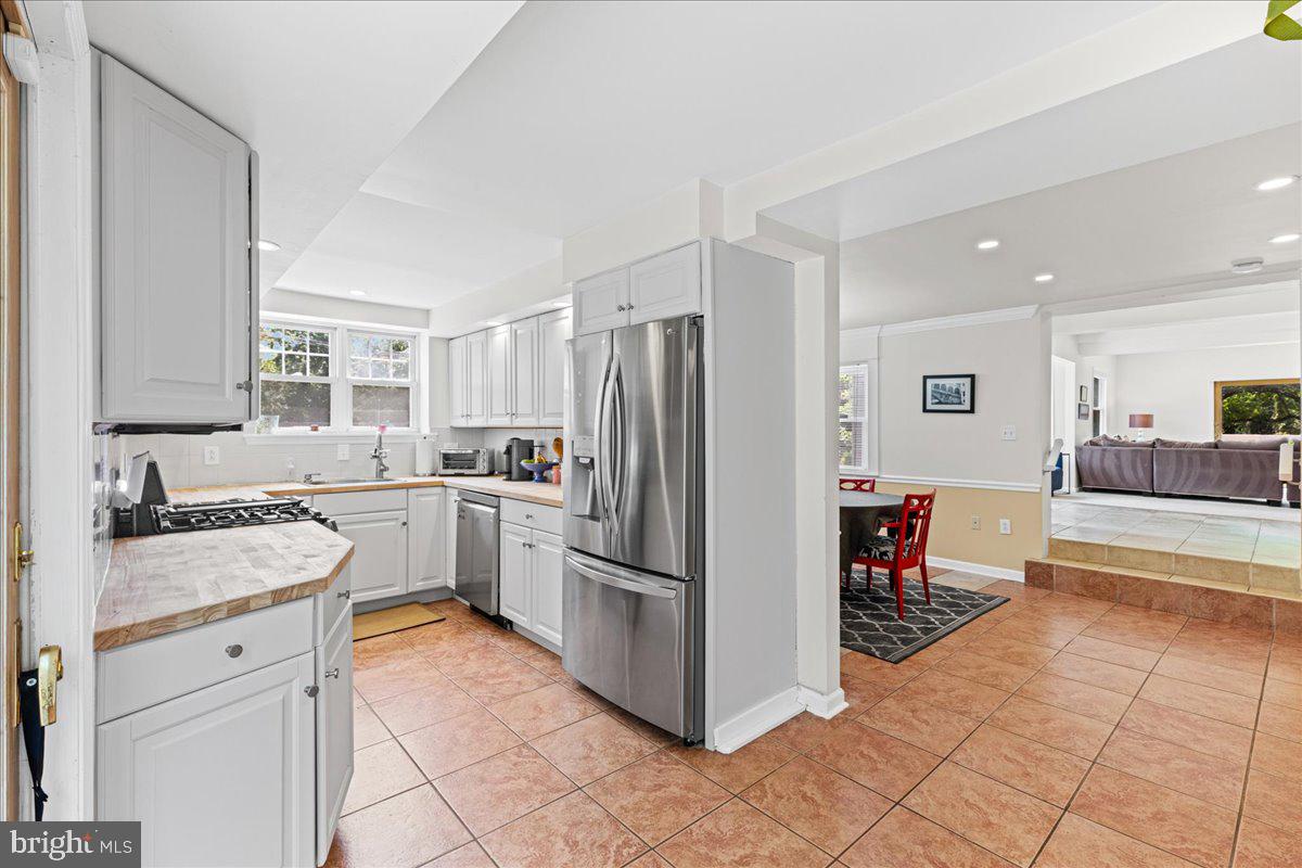 MEADOW BROOK - Residential