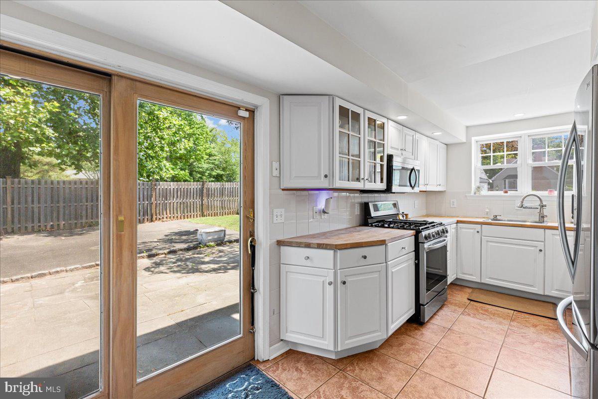 MEADOW BROOK - Residential
