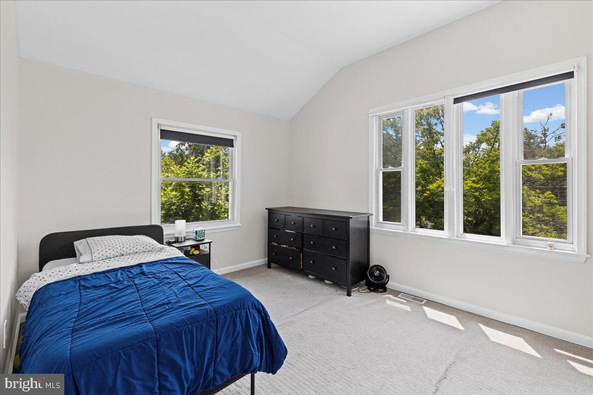 MEADOW BROOK - Residential