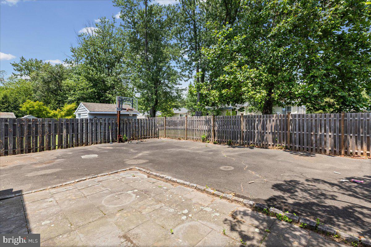 MEADOW BROOK - Residential