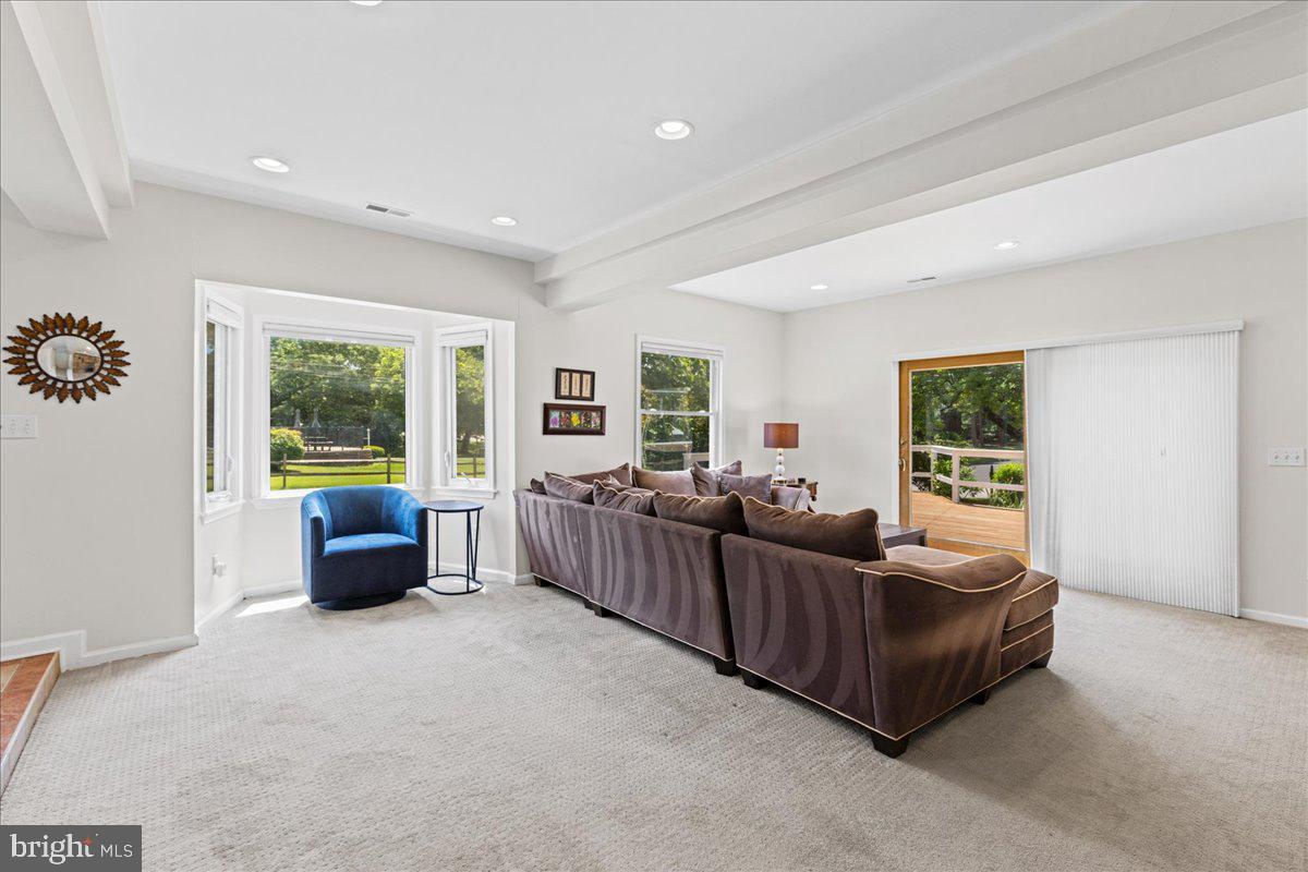 MEADOW BROOK - Residential
