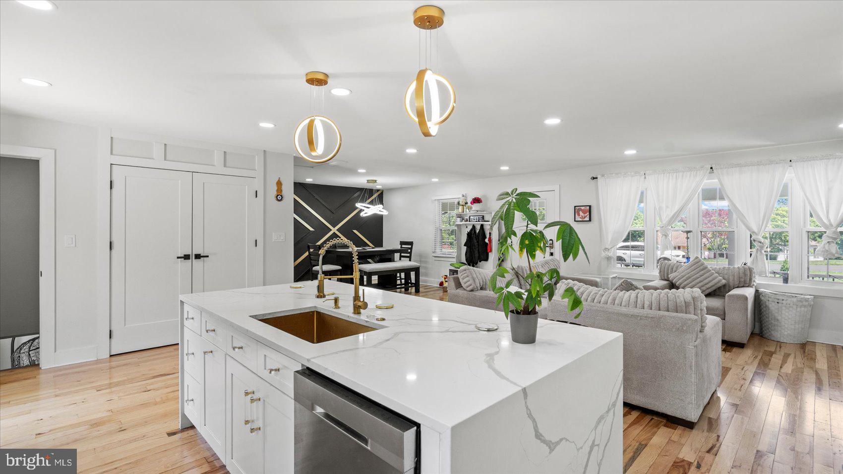 MONROVIA - Residential