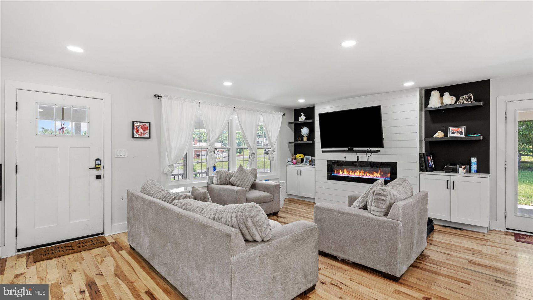 MONROVIA - Residential