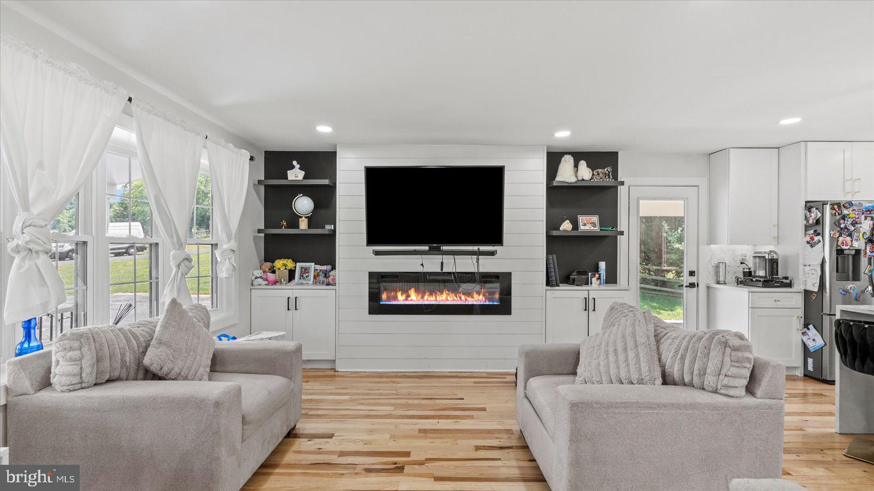 MONROVIA - Residential