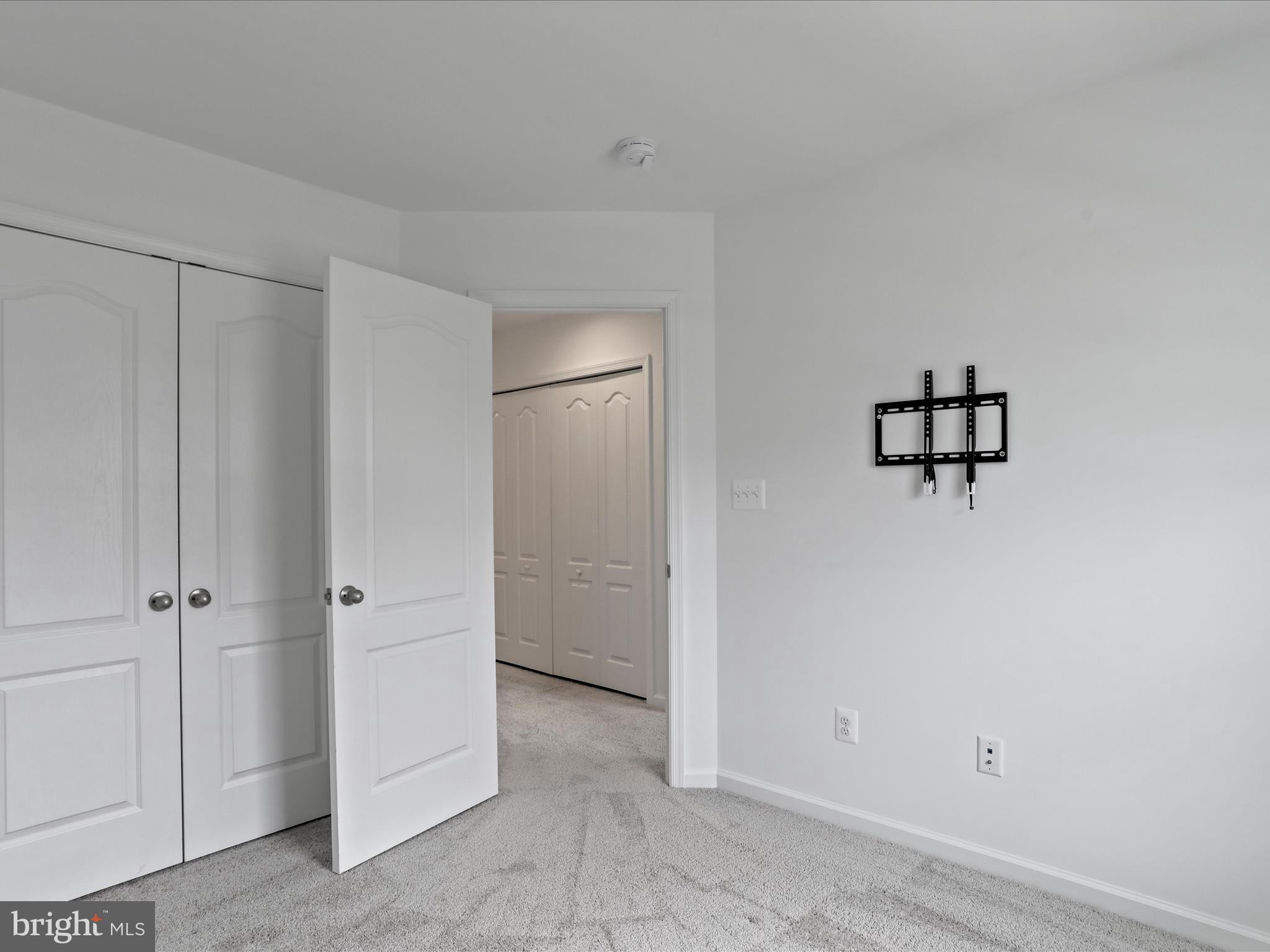 HUNTFIELD - Residential Lease