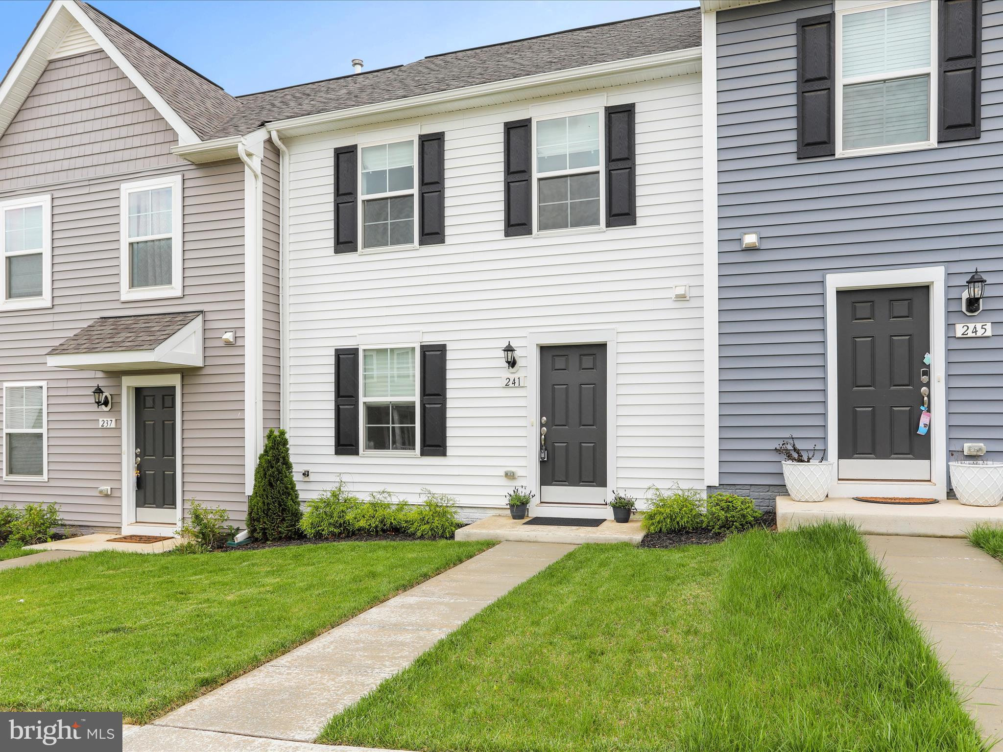 HUNTFIELD - Residential Lease