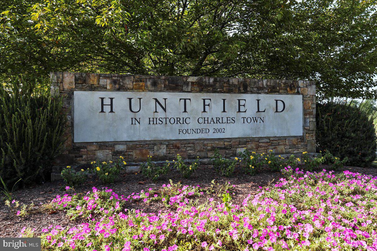 HUNTFIELD - Residential Lease