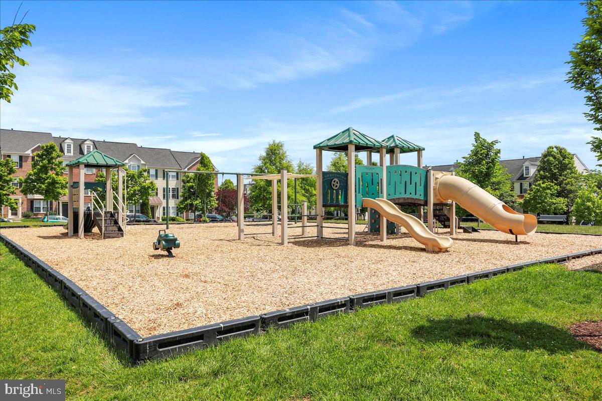 HUNTFIELD - Residential Lease