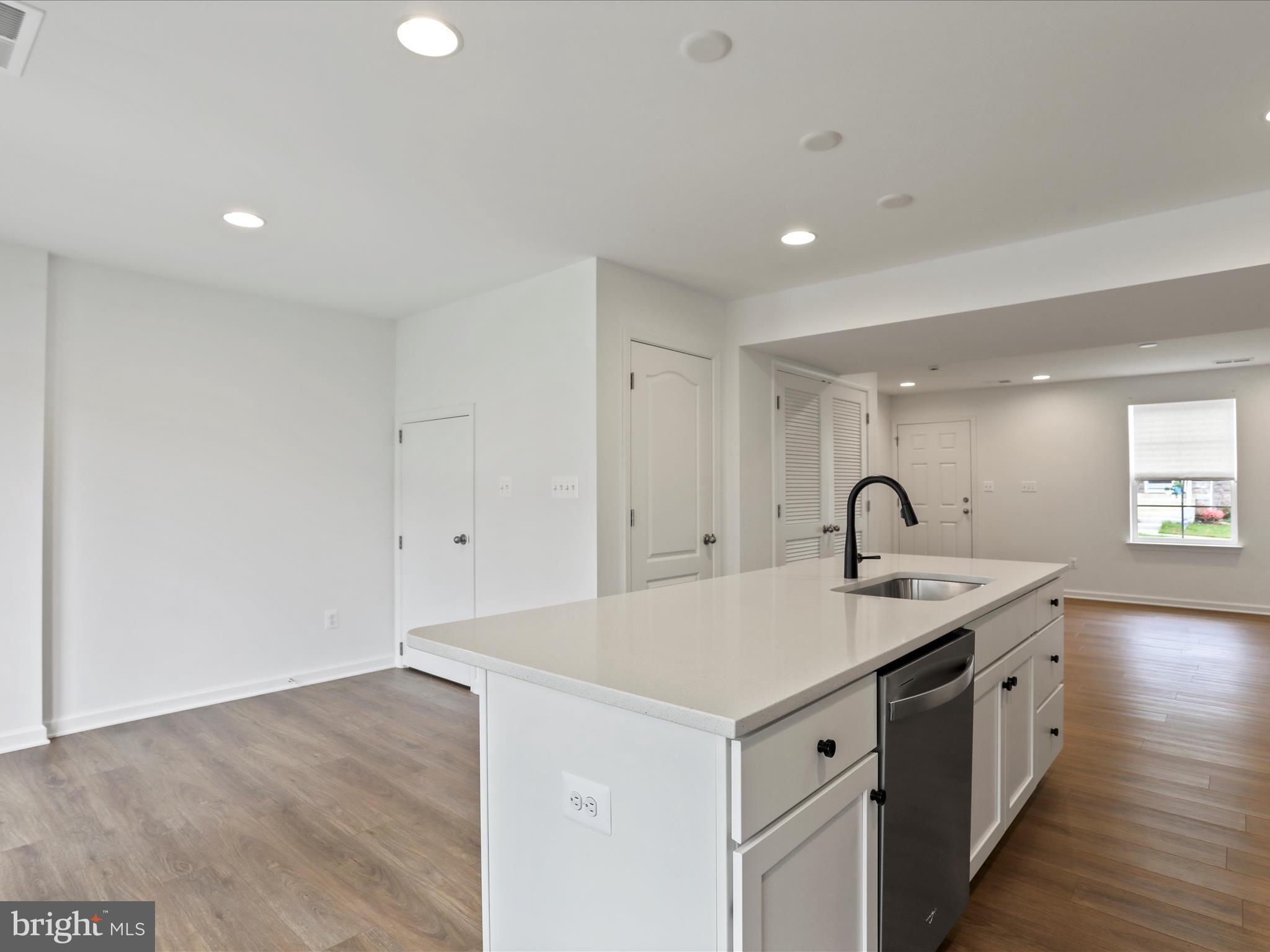 HUNTFIELD - Residential Lease