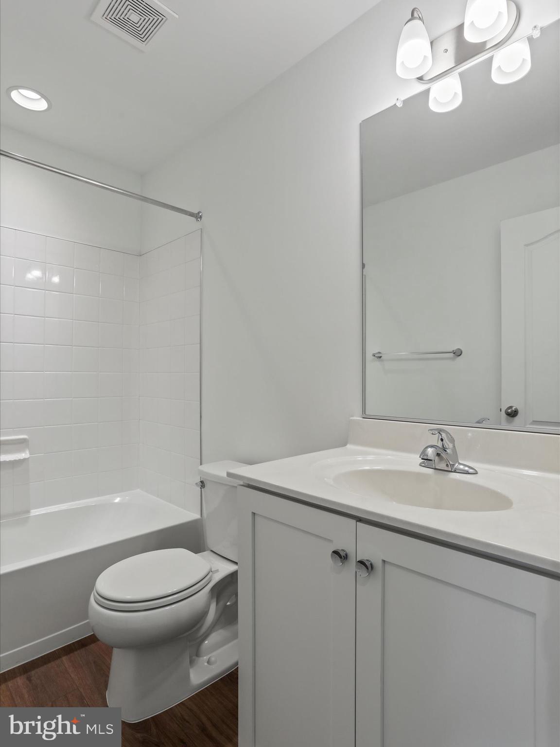 HUNTFIELD - Residential Lease