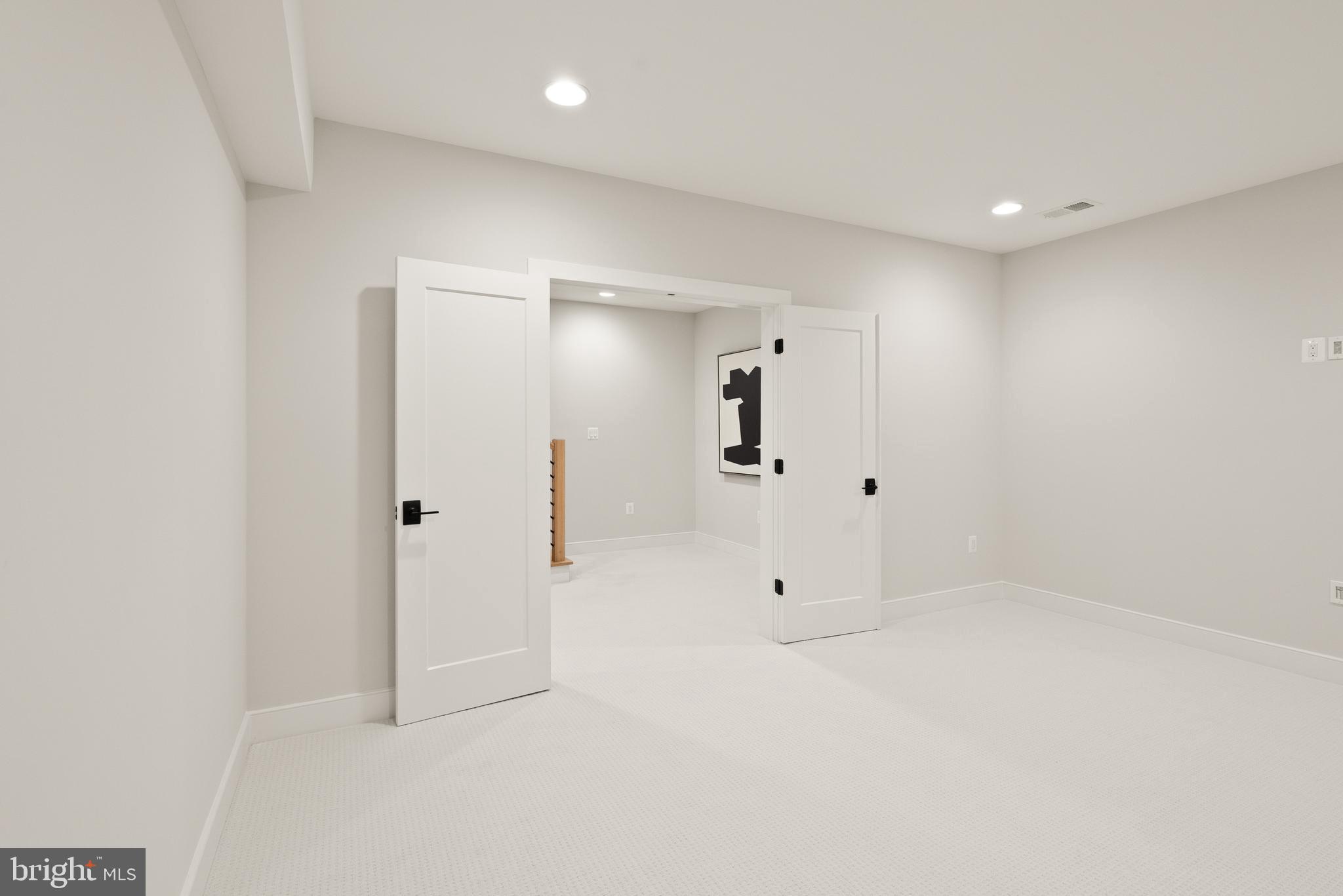VIENNA WOODS - Residential