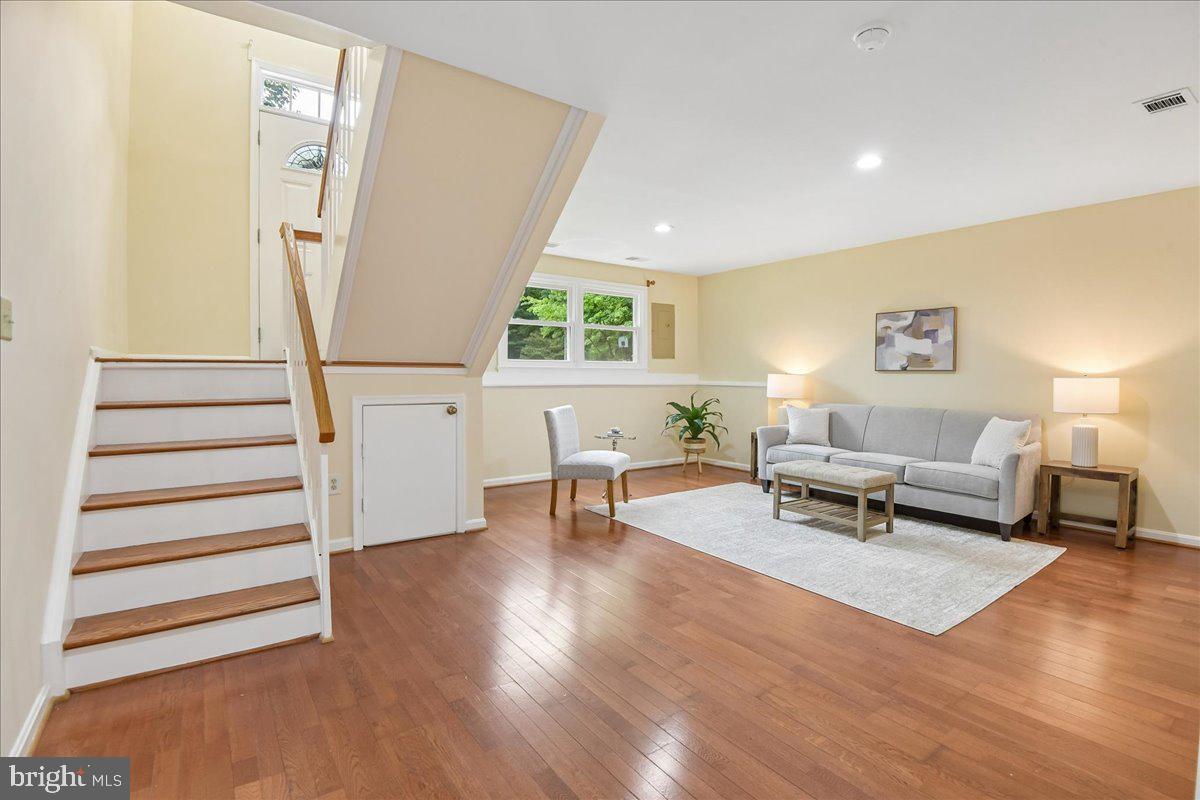 CROFTON MEADOWS - Residential