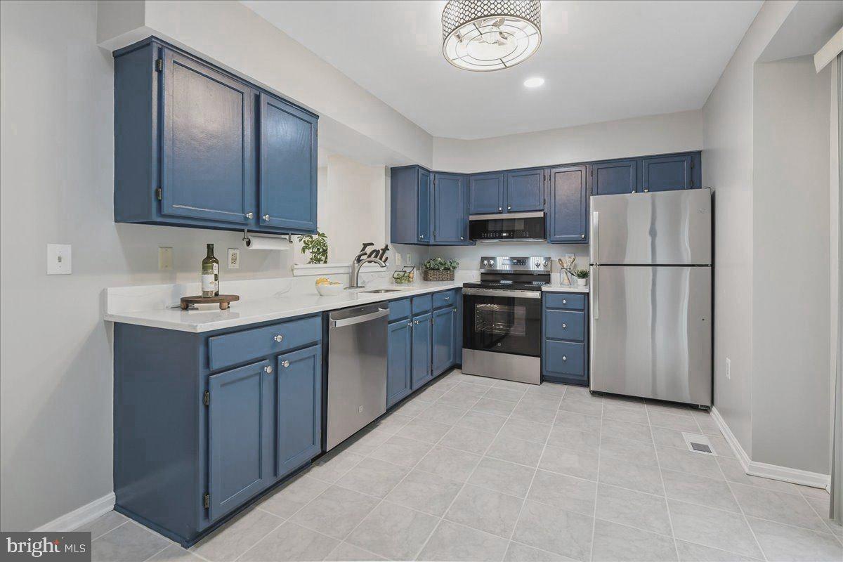 CROFTON MEADOWS - Residential