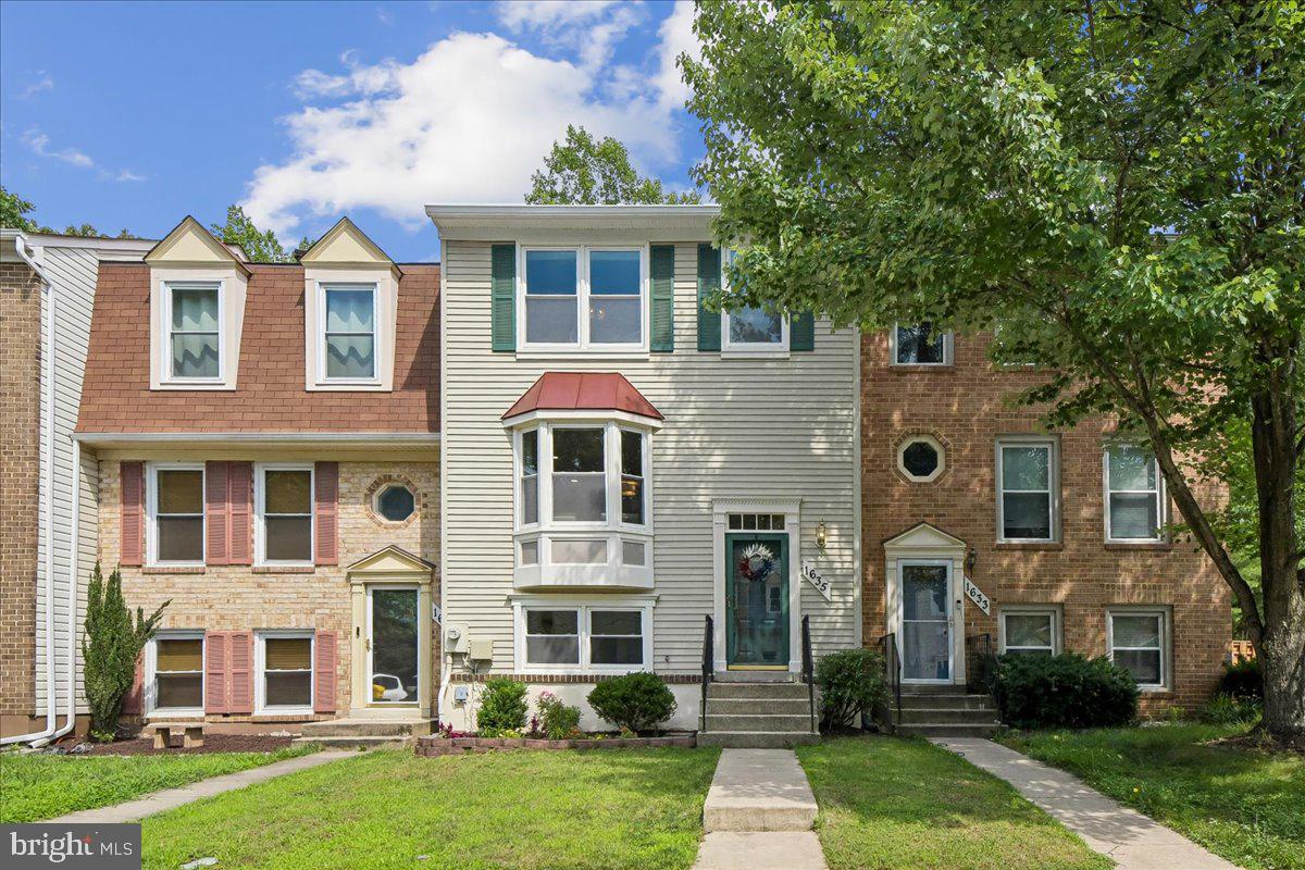 CROFTON MEADOWS - Residential