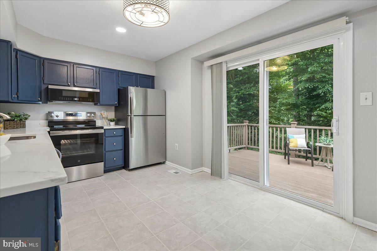 CROFTON MEADOWS - Residential
