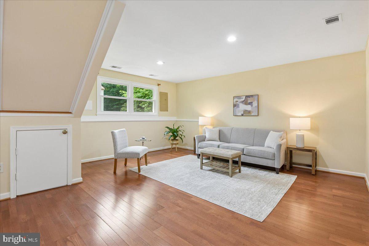 CROFTON MEADOWS - Residential