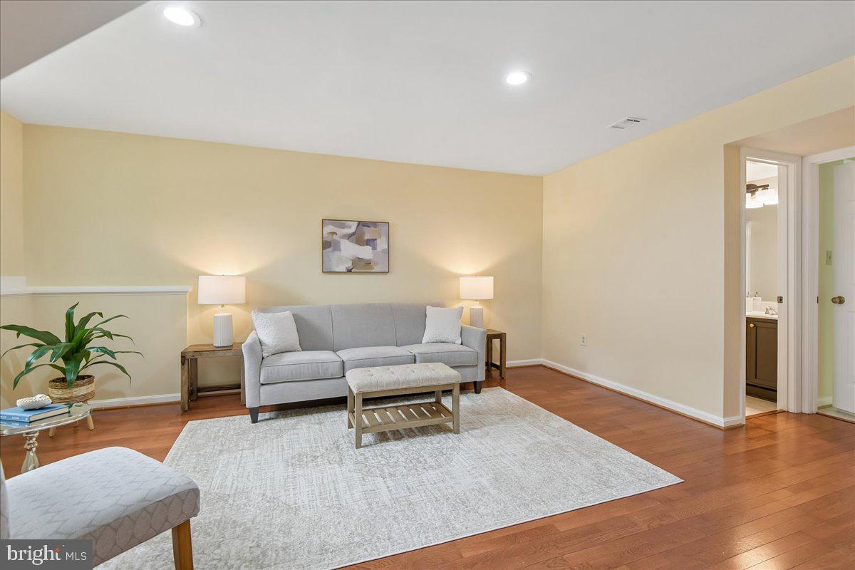 CROFTON MEADOWS - Residential