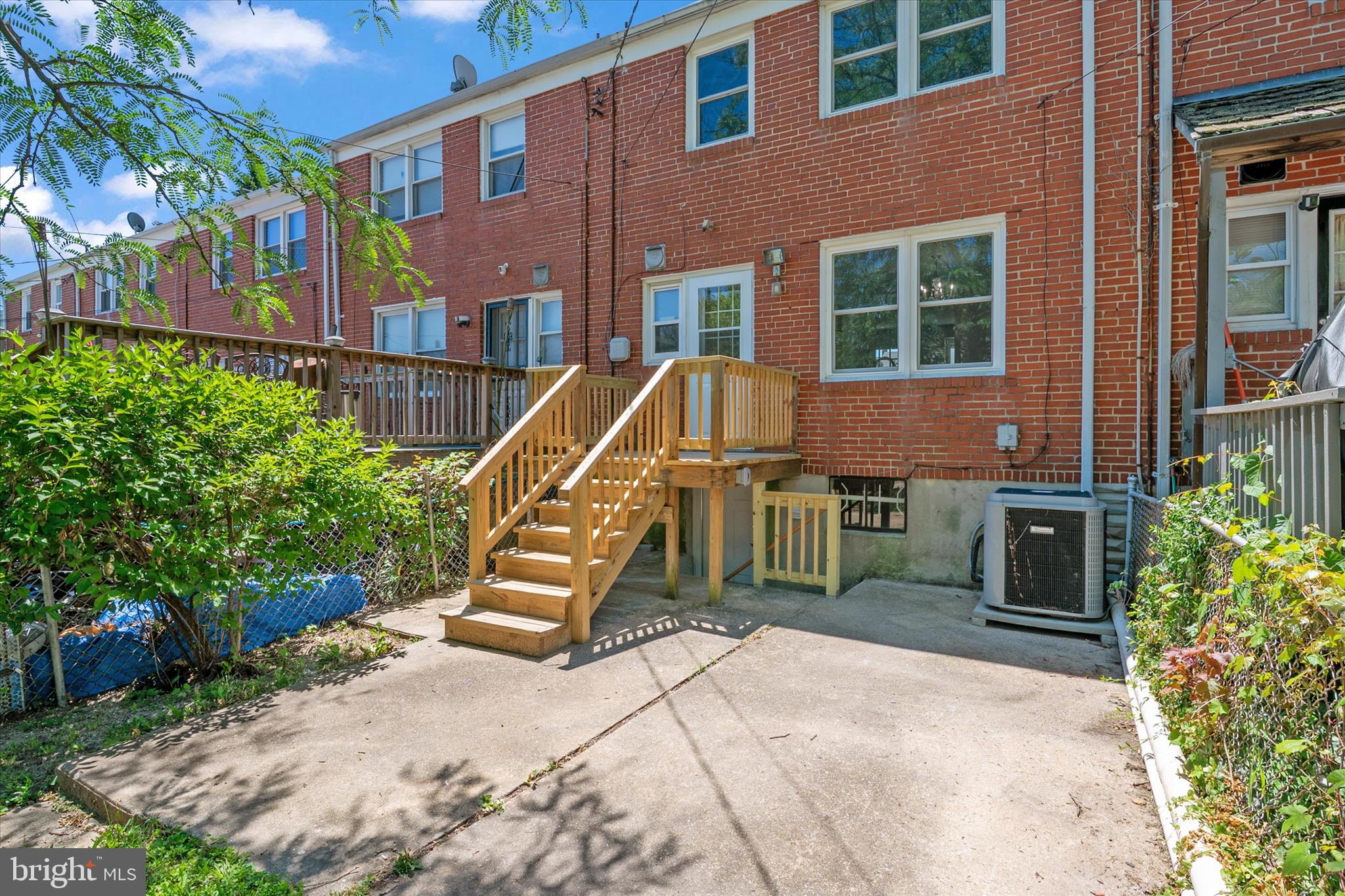 IDLEWOOD - Residential