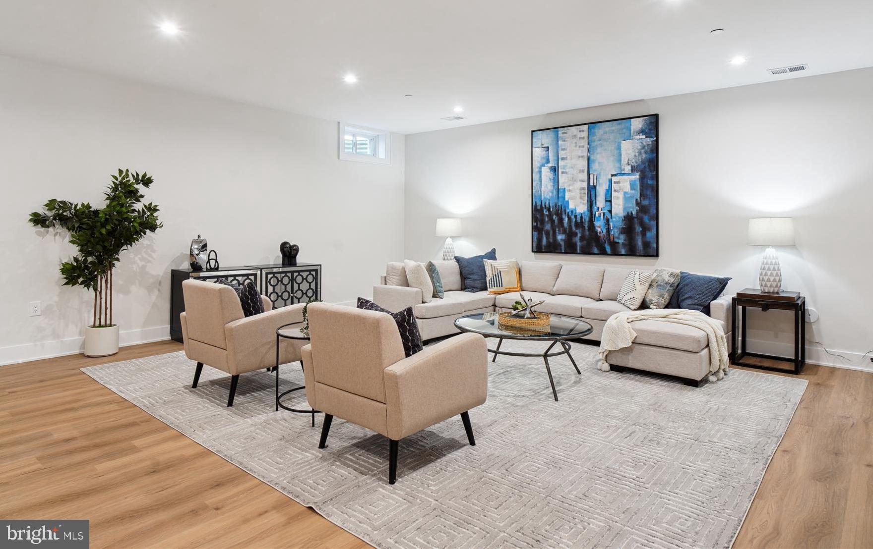 KENSINGTON ESTATES - Residential
