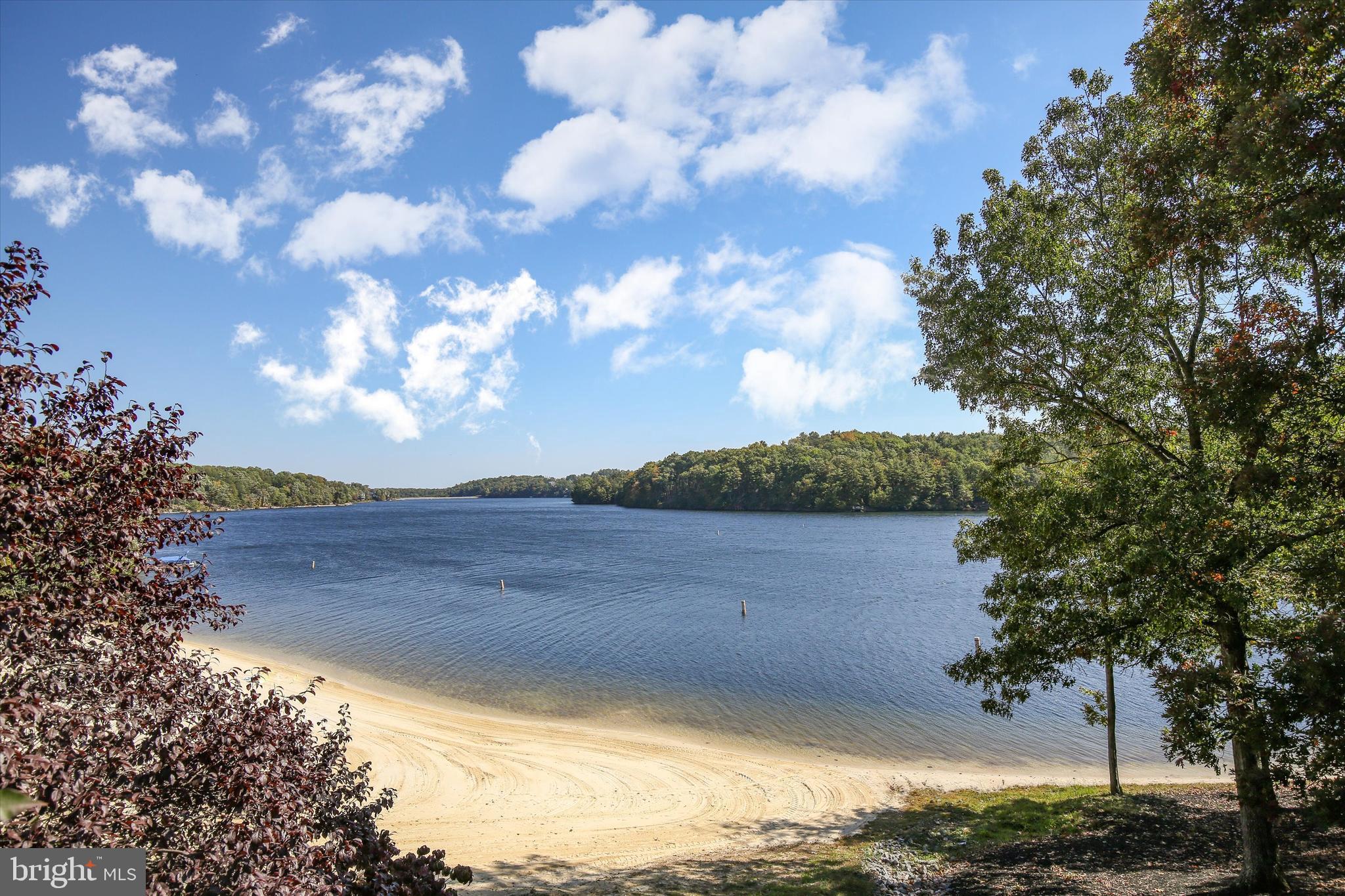 LAKE HOLIDAY ESTATES - Land