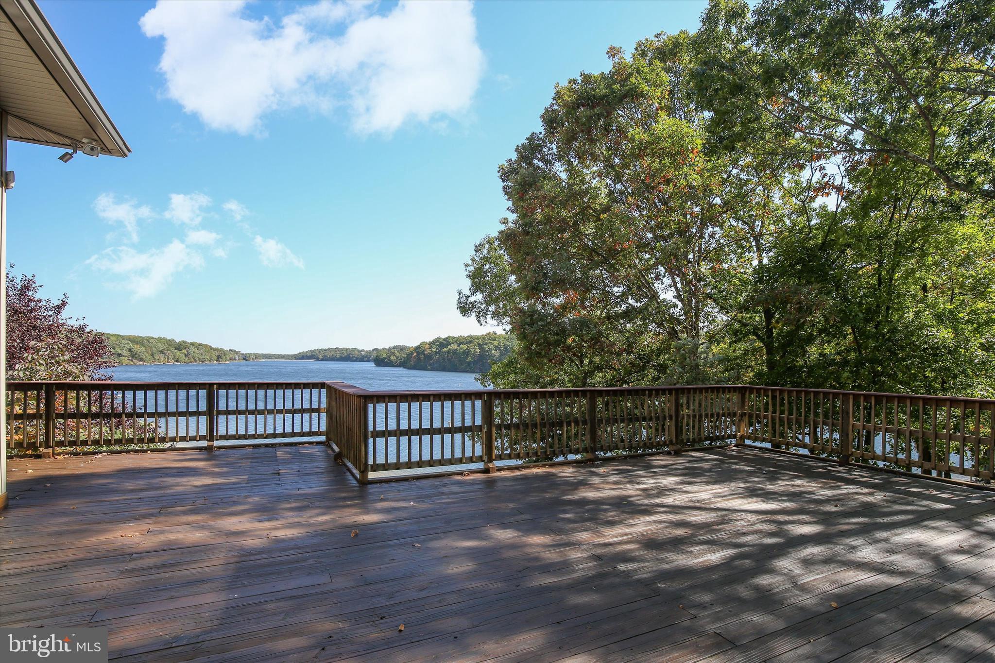 LAKE HOLIDAY ESTATES - Land