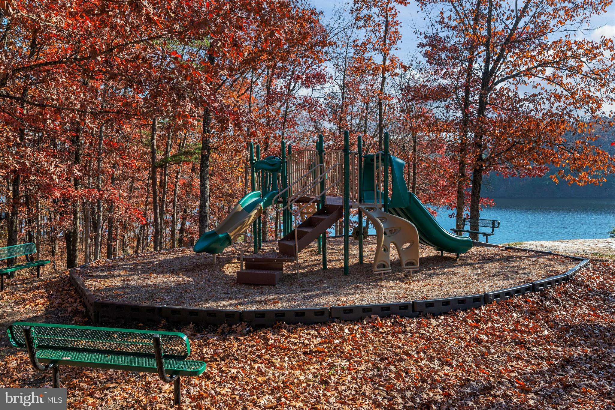 LAKE HOLIDAY ESTATES - Land