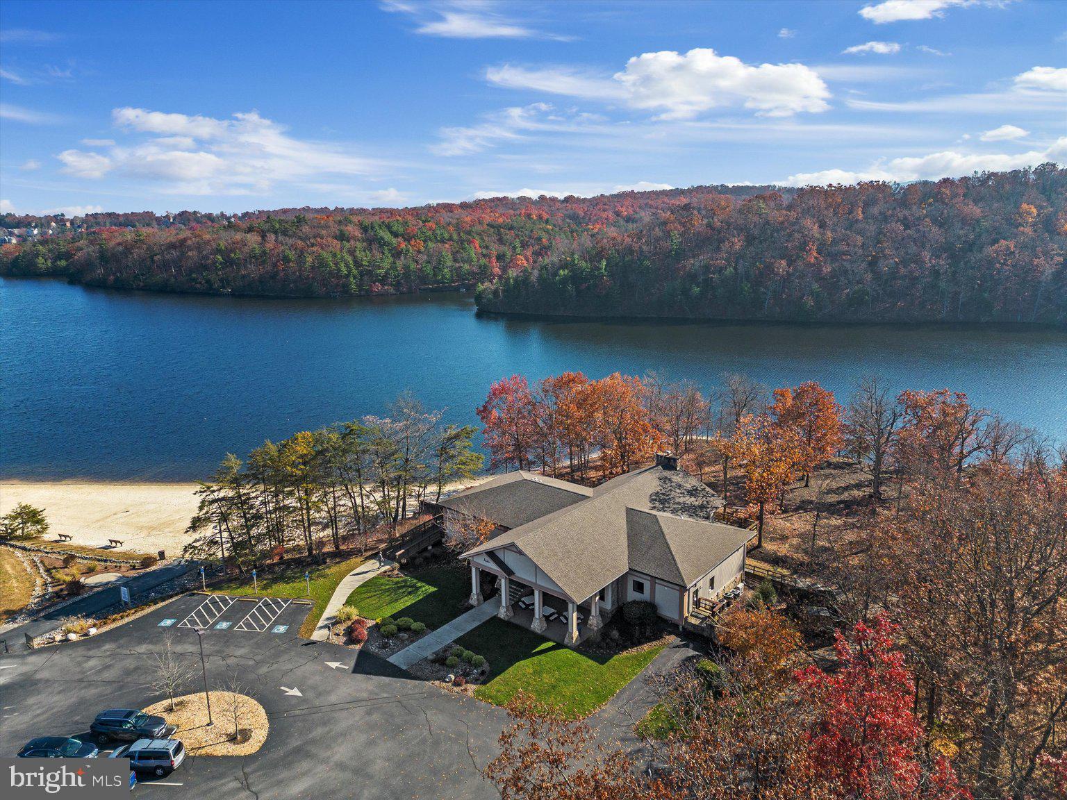 LAKE HOLIDAY ESTATES - Land