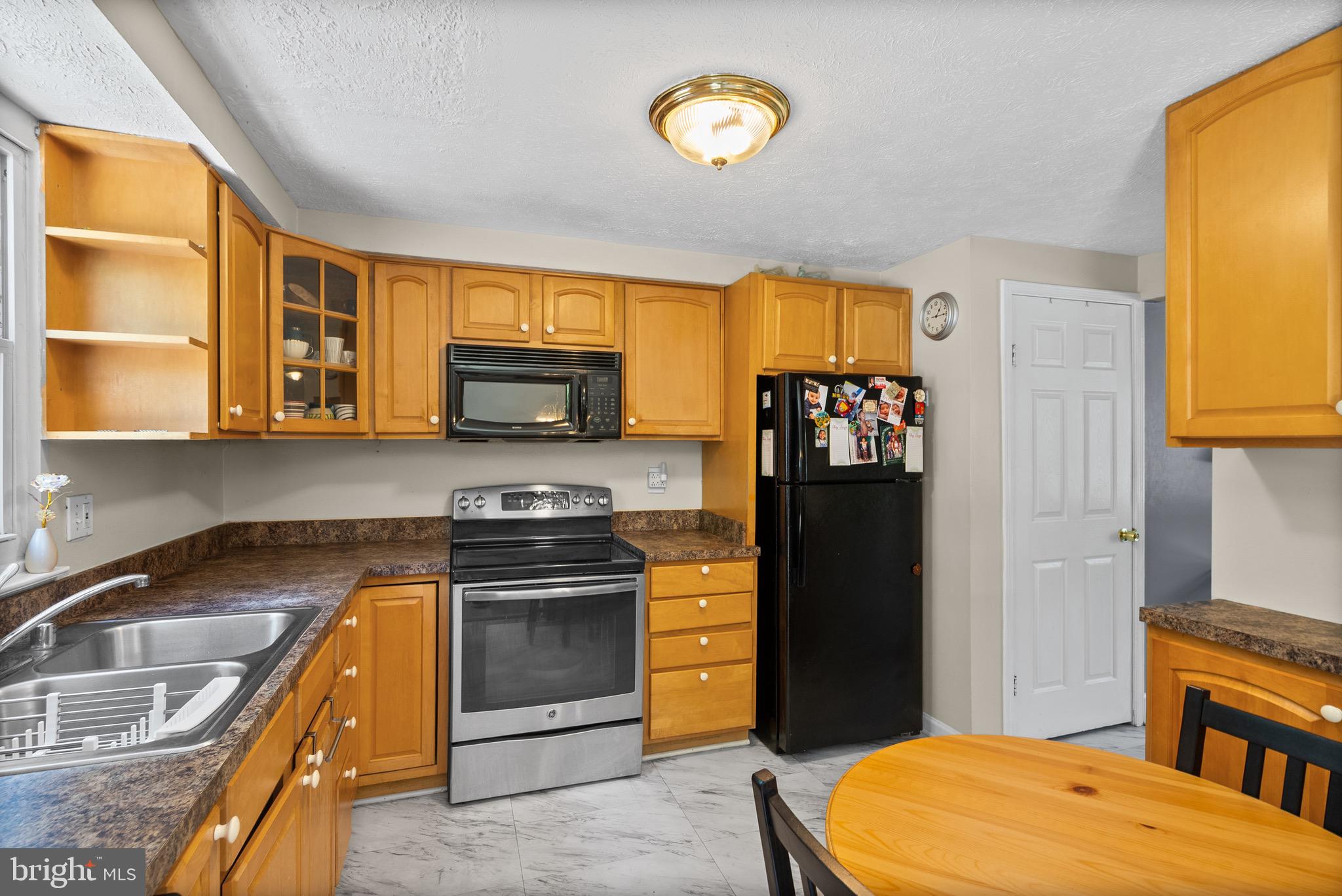 GUILFORD SQUARE - Residential