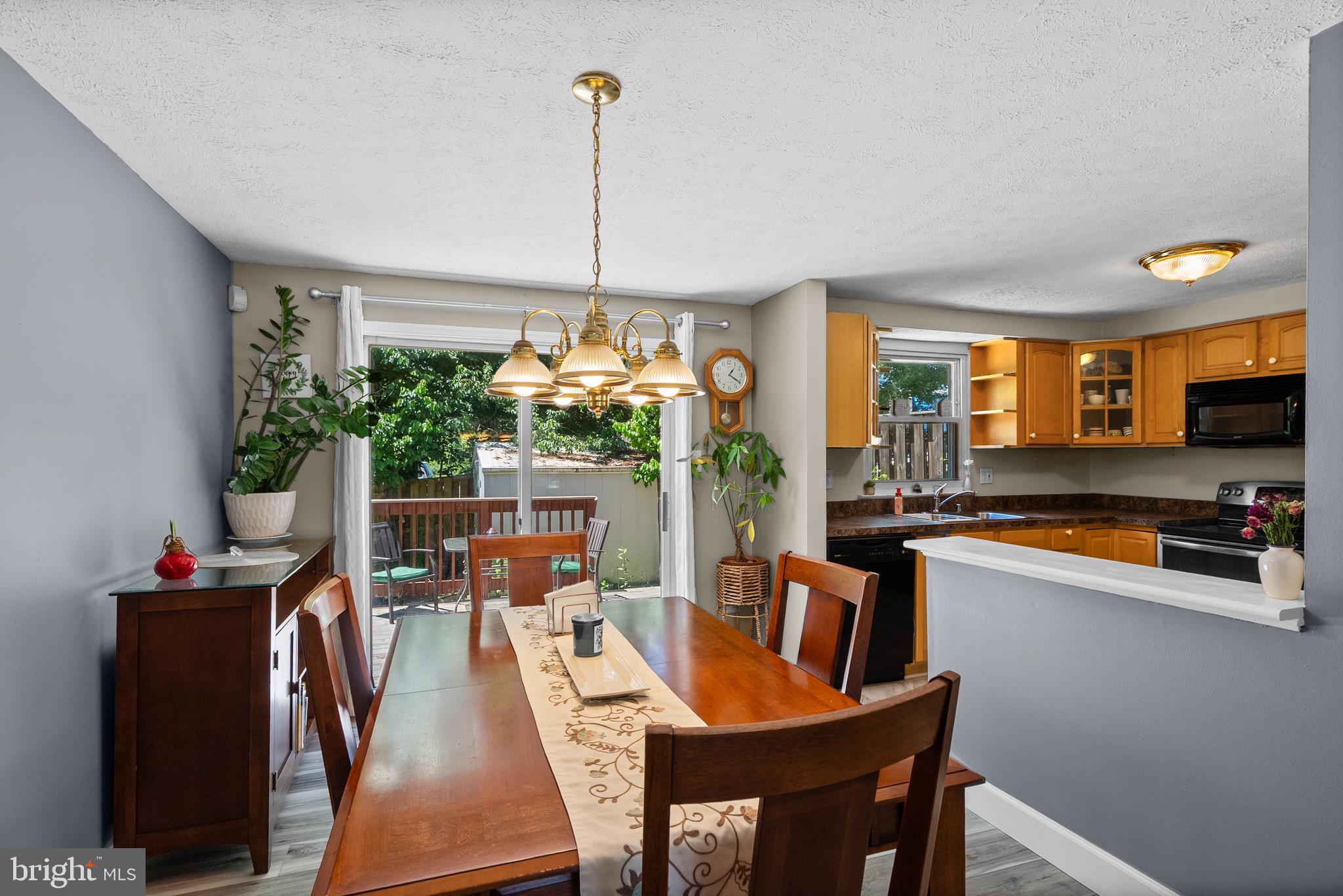 GUILFORD SQUARE - Residential