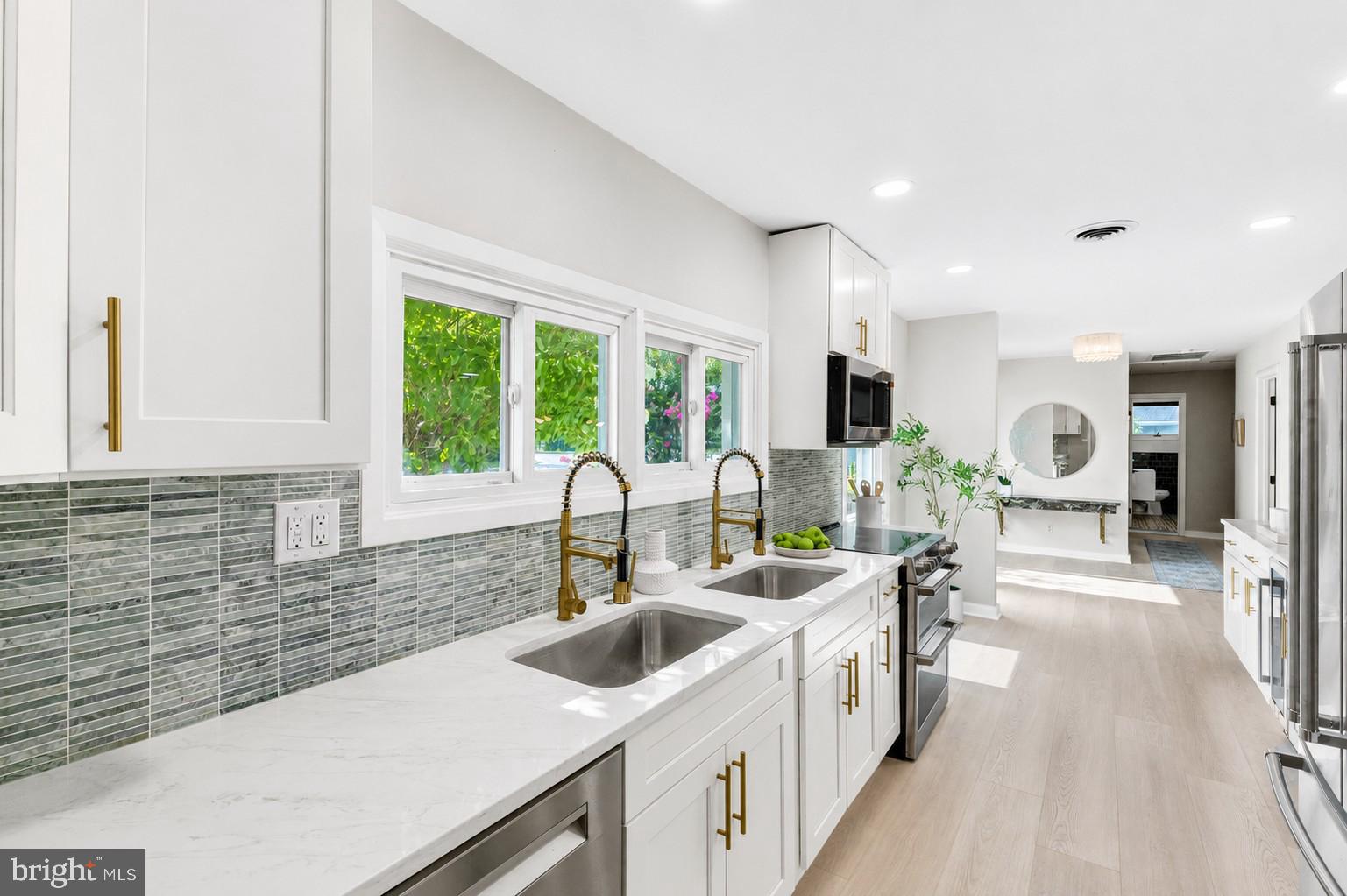LONG MEADOW ESTATES - Residential