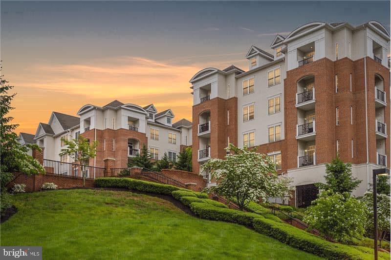 THE GRANDE AT RIVERVIEW - Residential