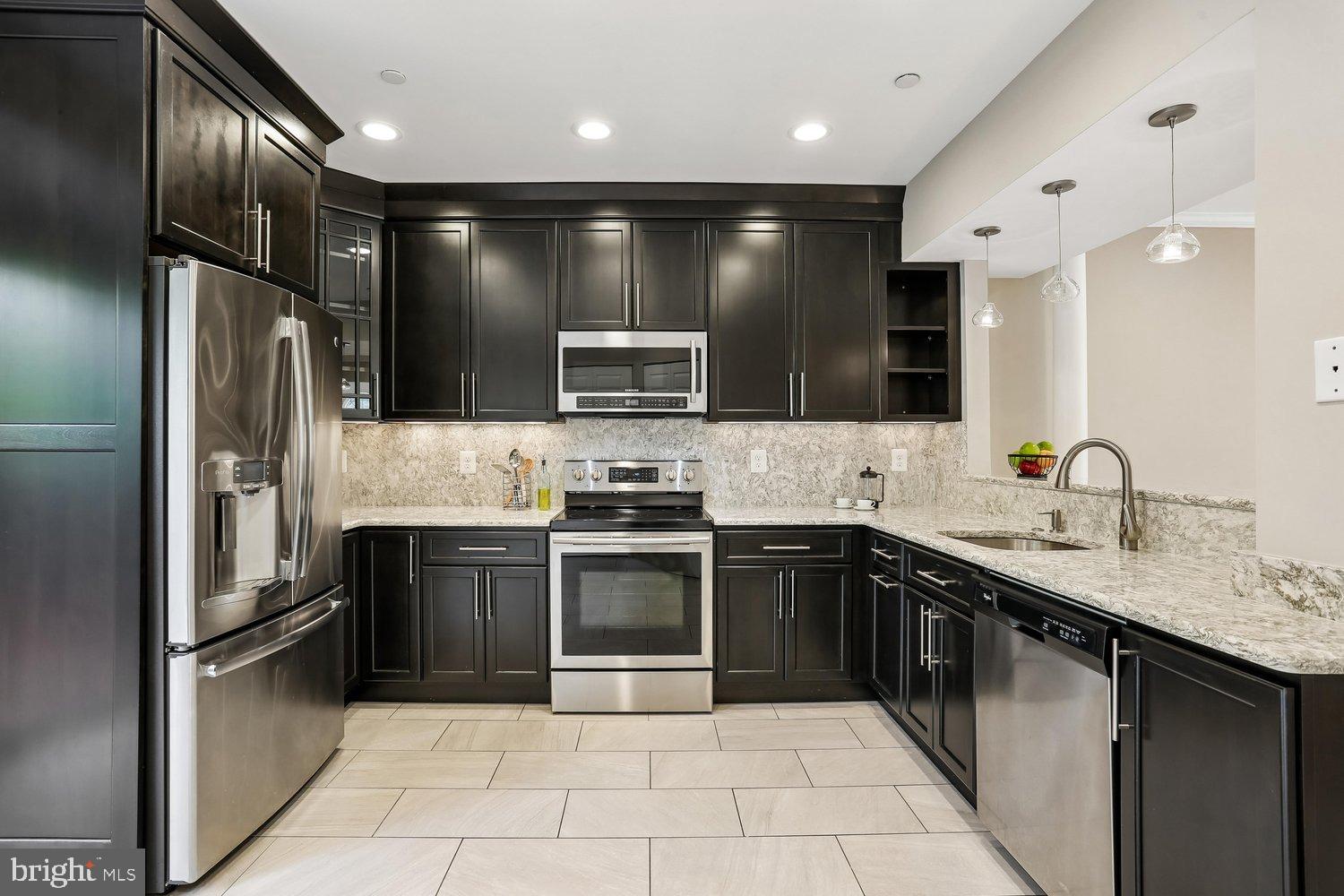 WHITLEY PARK CONDOMINIUM - Residential